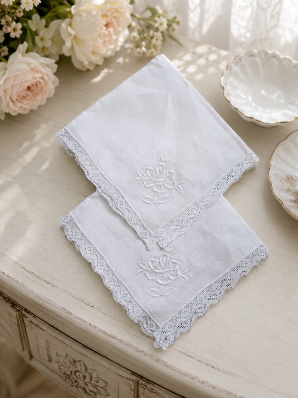 Vintage White Linen Handkerchief or Napkin – Embroidered Floral Lace 17x17